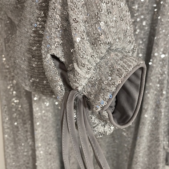 BADGLEY MISCHKA Silver Sequins Swing Dress Long Sleeved Worn Once Size 4 - Picture 6 of 9